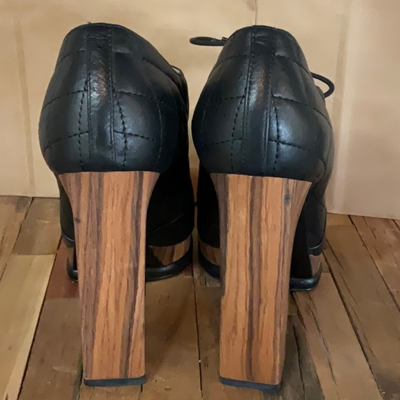 Chanel black quilted leather lace up Lacets w/ wooden block heels, size 39 - Picture 8 of 16